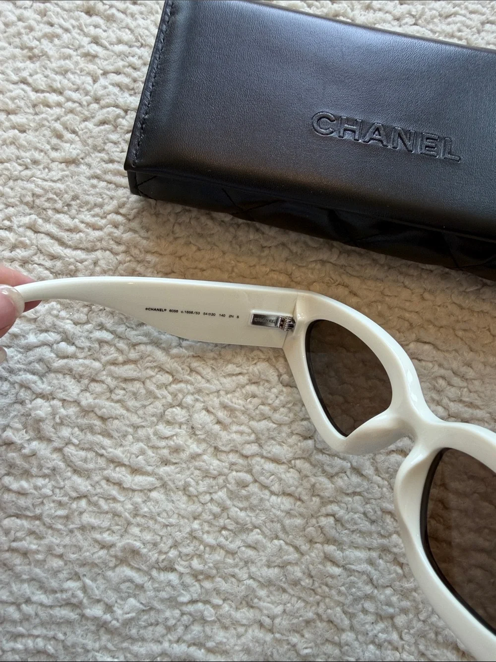 CHANEL Cat Eye Acetate Retro Sunglasses / Black Cream New - Picture 6 of 8